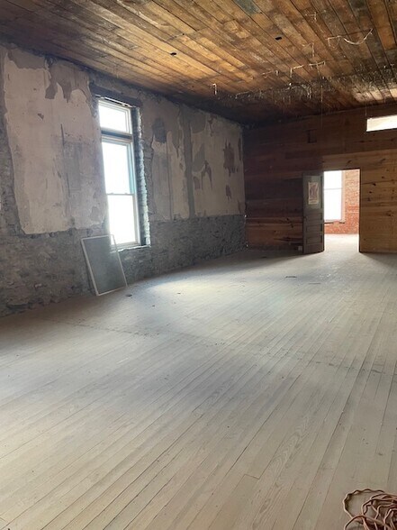 More Photos Of 101 E Main St, Brady Restaurant For Sale