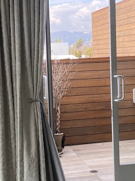 More Photos Of 600 S La Brea Ave, Los Angeles Storefront Retail Residential For Sale