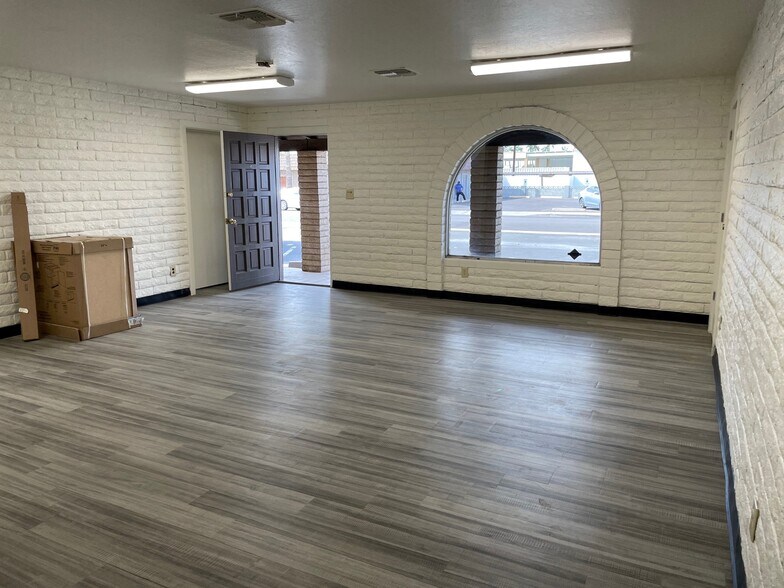 More Photos Of 4937 W Glenn Dr, Glendale Office For Lease