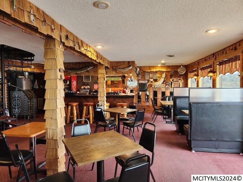 More Photos Of 702 E Lake St, Ventura Restaurant For Sale