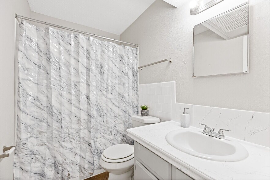 More Photos Of 3499 Evergreen Dr, Houston Apartments For Sale