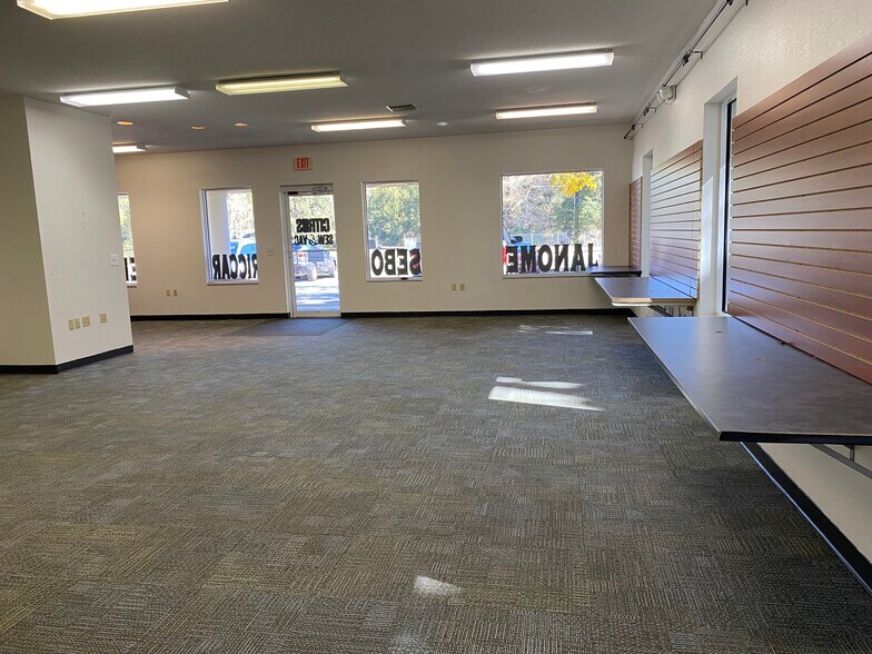 More Photos Of 208 S US-27 Hwy, Lady Lake General Retail For Lease