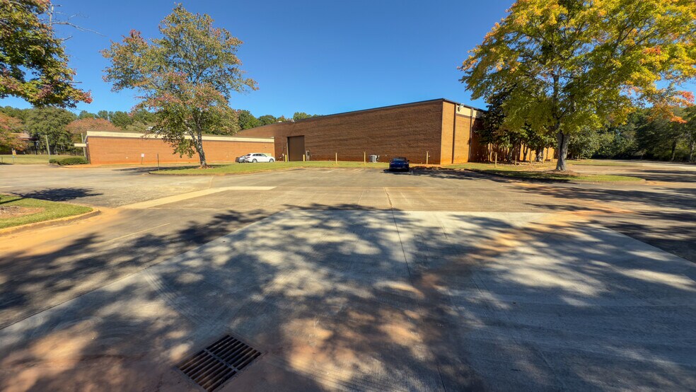 More Photos Of 2400 Mellon Ct, Decatur Distribution For Lease