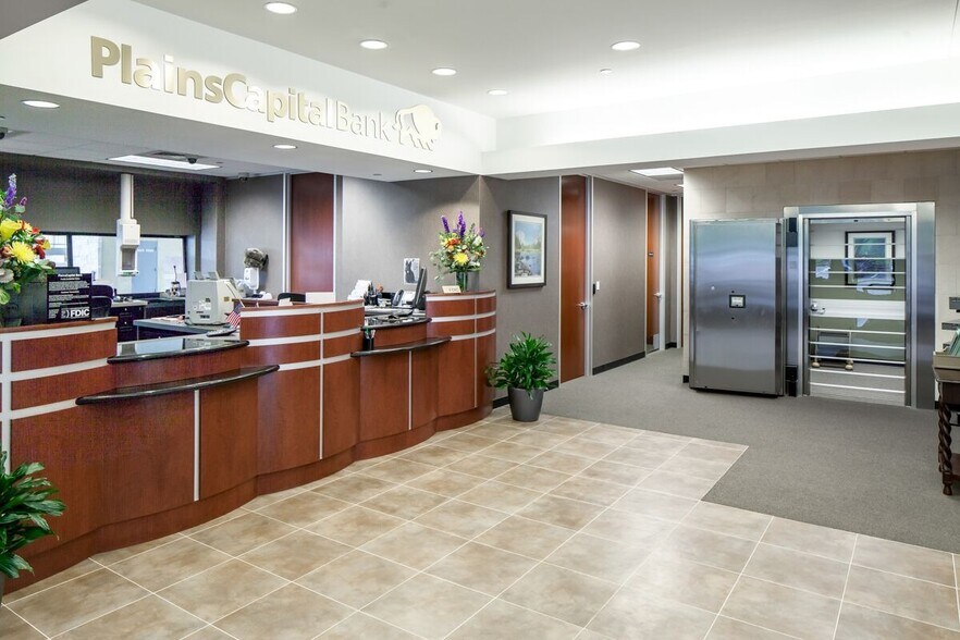 More Photos Of 1008 Ranch Road 620 S, Lakeway Office For Lease