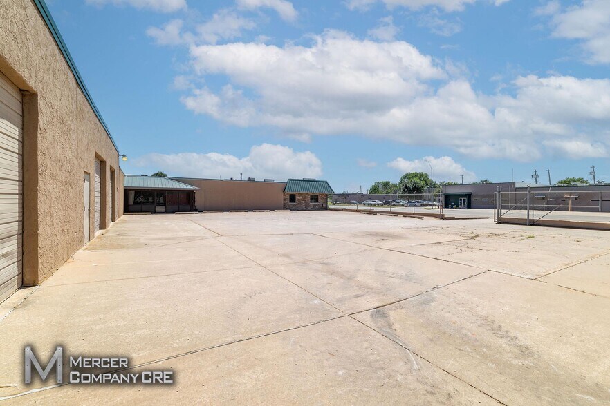 More Photos Of 1312 S Walker Ave, Oklahoma City Light Manufacturing For Sale