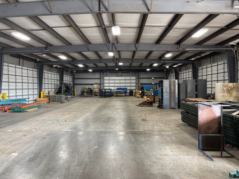 More Photos Of 1255 Oak St, Elkhart Manufacturing For Sale