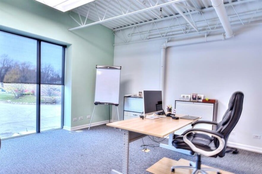 More Photos Of 7705 W 96th Pl, Hickory Hills Warehouse For Lease