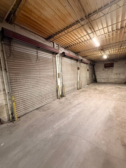 More Photos Of 451 Gordon St, Roseville Warehouse For Lease