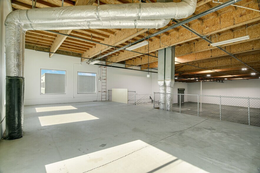 More Photos Of 8594 Siempre Viva Rd, San Diego Manufacturing For Lease