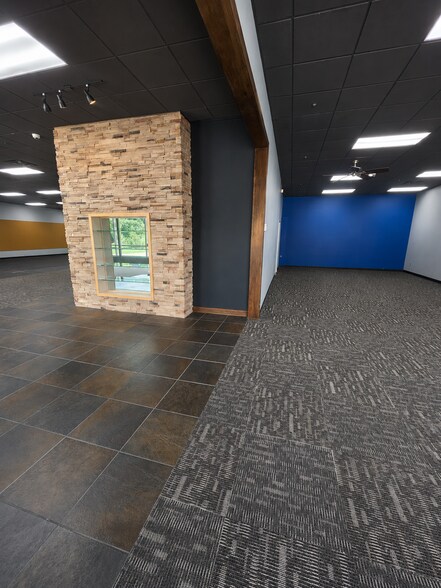 More Photos Of 1851 44th St SW, Wyoming Freestanding For Lease