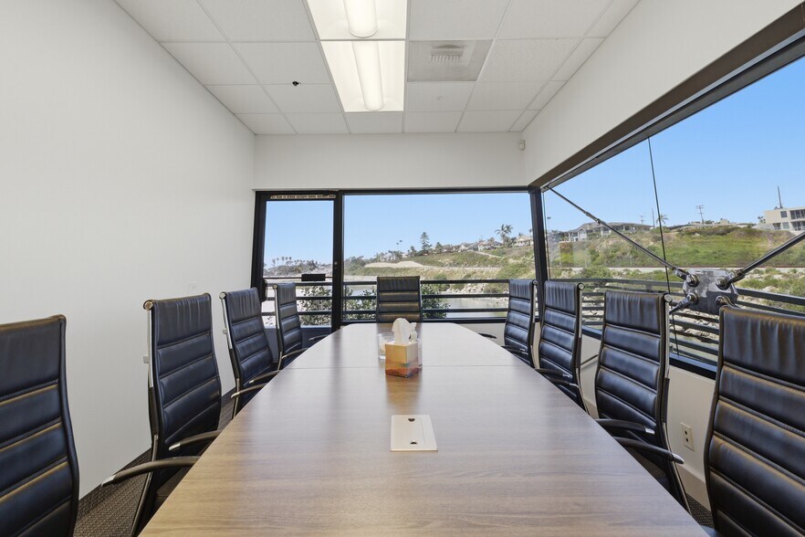More Photos Of 2533 S Highway 101, Cardiff By The Sea Coworking Space