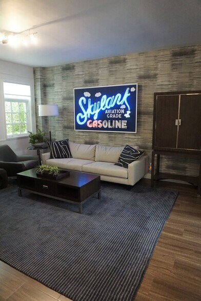 More Photos Of 449-451 N Canon Dr, Beverly Hills Unknown For Lease