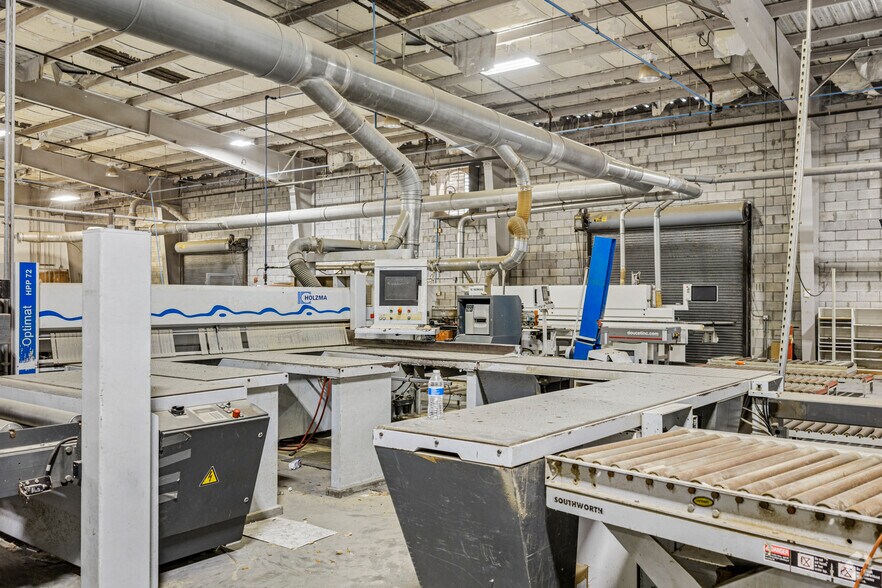 More Photos Of 740 NW Enterprise Dr, Port Saint Lucie Manufacturing For Lease