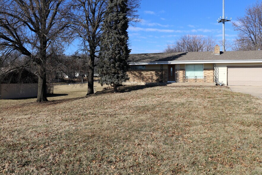 More Photos Of 12816 E 47th St S, Independence General Retail For Sale