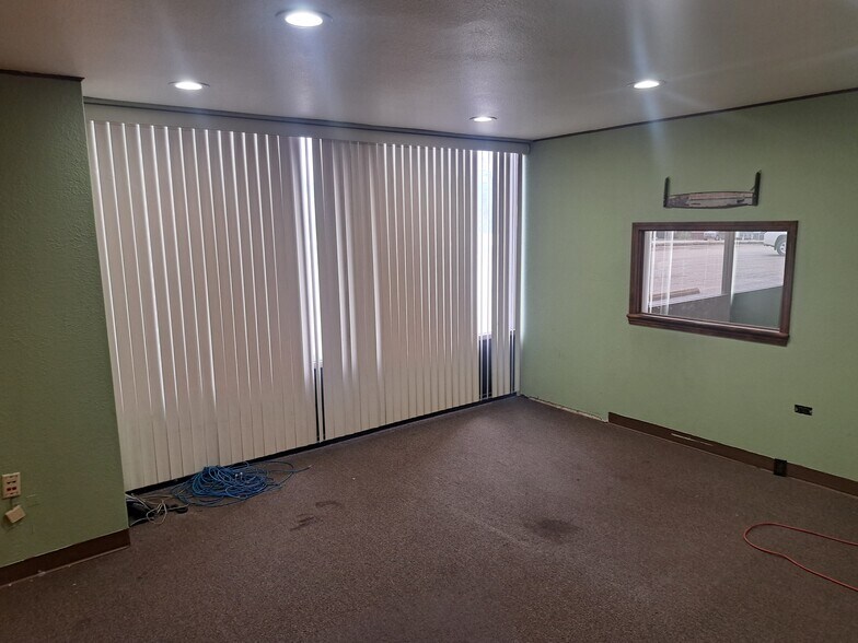 More Photos Of 4602 N US Highway 63, West Plains Flex For Sale