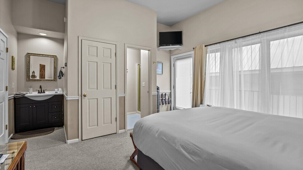 More Photos Of 118 6TH Ave, Ouray Hotel For Sale