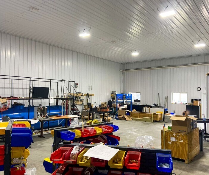 More Photos Of 658 N Progress Dr, Saukville Warehouse For Sale