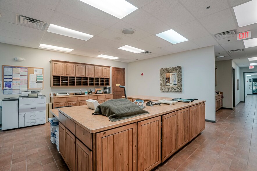 More Photos Of 3207 Lakeside Vlg, Prescott Office For Sale