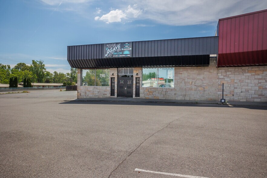 Primary Photo Of 2107 W 4th Ave, Kennewick General Retail For Lease