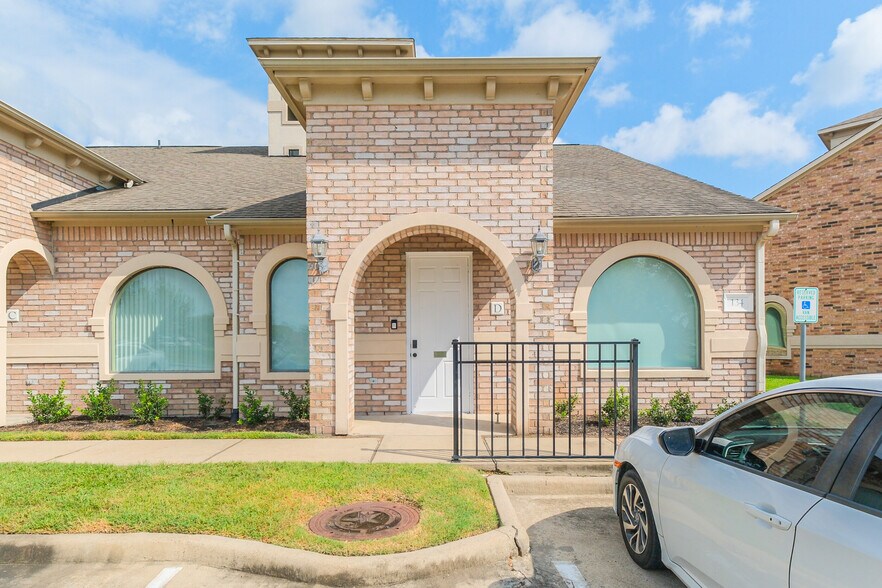 More Photos Of 134 Eldridge Rd, Sugar Land Office Residential For Lease