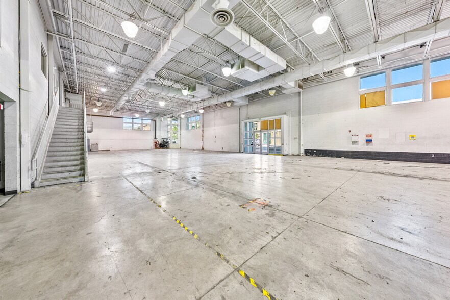 More Photos Of 33 N Fir St, Medford Industrial For Sale