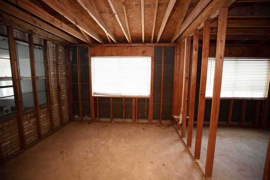 More Photos Of 6628 Crestway Dr, San Antonio Flex For Sale