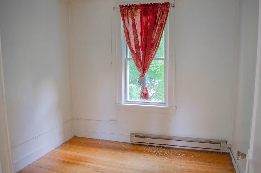 More Photos Of 1620 Columbia Tpke, Castleton On Hudson Storefront Retail Residential For Sale