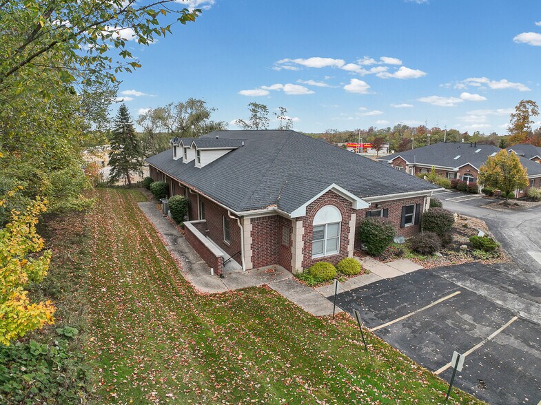 More Photos Of 8050 Corporate Cir, North Royalton Office For Lease