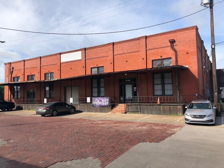 More Photos Of 310 S 9th St, Corsicana Manufacturing For Sale