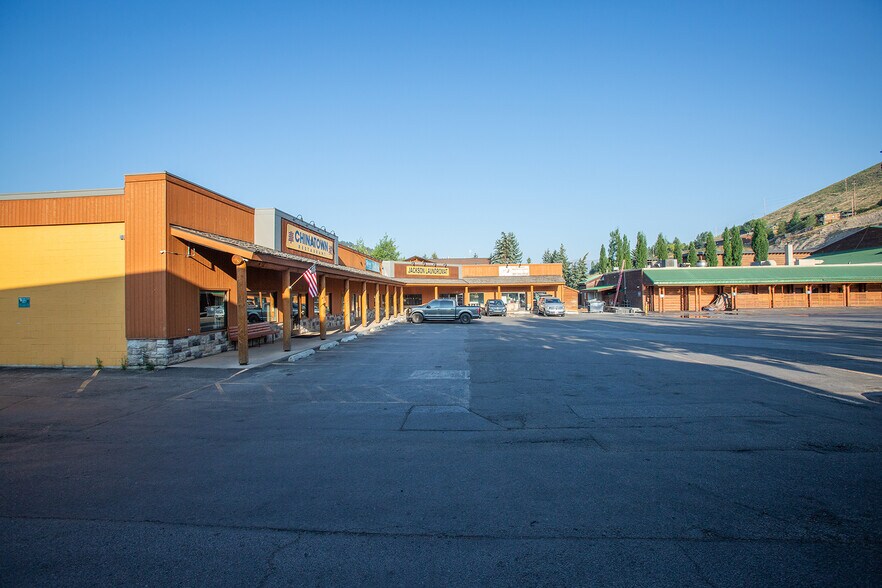 More Photos Of 850 W Broadway Ave, Jackson Storefront For Sale