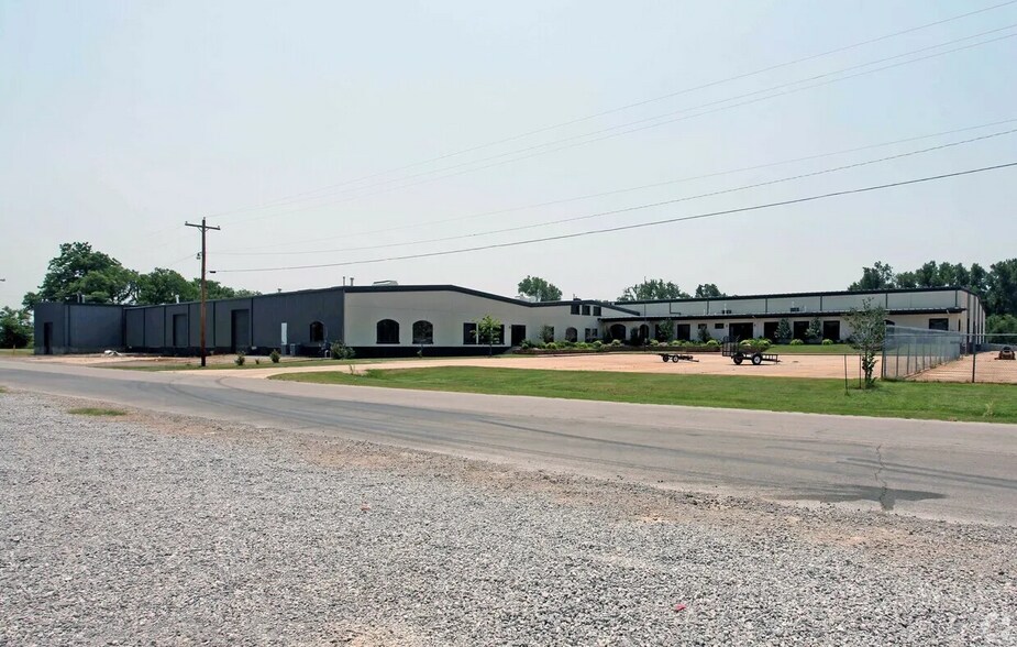 Primary Photo Of 306 W Juneau St, Purcell Manufacturing For Lease