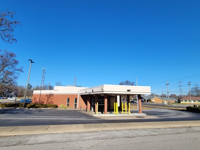 More Photos Of 2659 Charlestown Rd, New Albany Bank For Lease