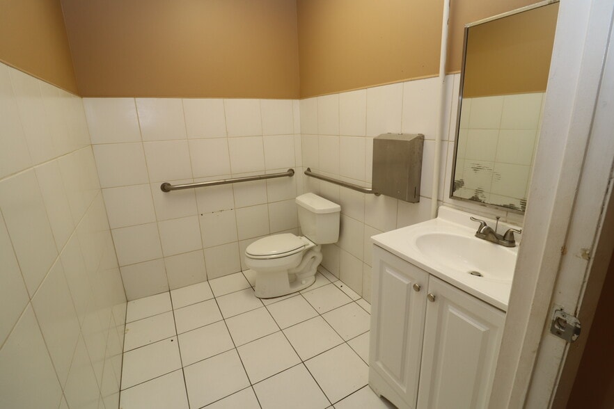 More Photos Of 6731-6755 Sunset Strip, Sunrise Unknown For Lease