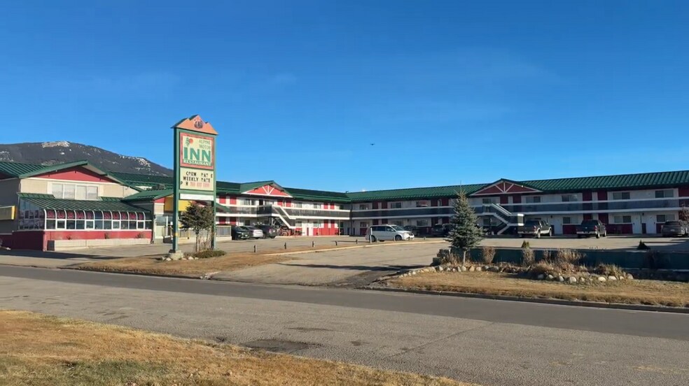More Photos Of 10005 100 St, Grande Cache Hotel For Sale