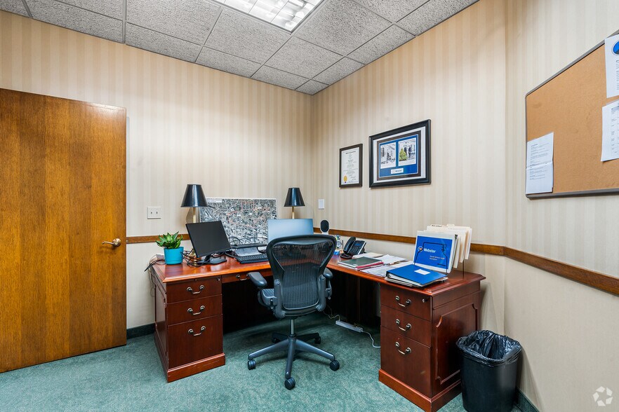 More Photos Of 255 Bank St, Waterbury Office For Sale