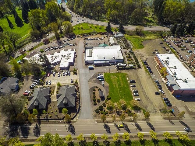 More Photos Of 350 Hickory St NW, Albany Garden Center For Sale