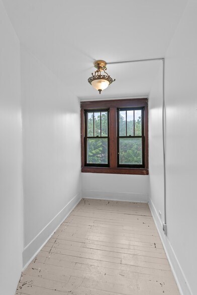 More Photos Of 300 Maple St, Smyrna Restaurant For Sale