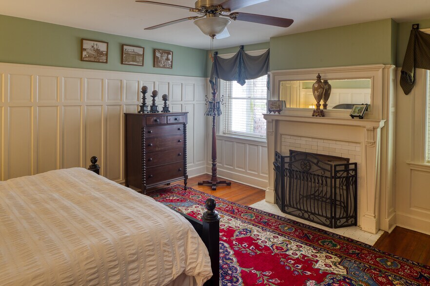 More Photos Of 14 E Taylor St, Savannah Specialty For Sale