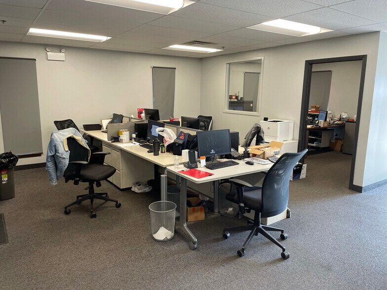 More Photos Of 1480 Huntington Ave, Calumet City Warehouse For Lease