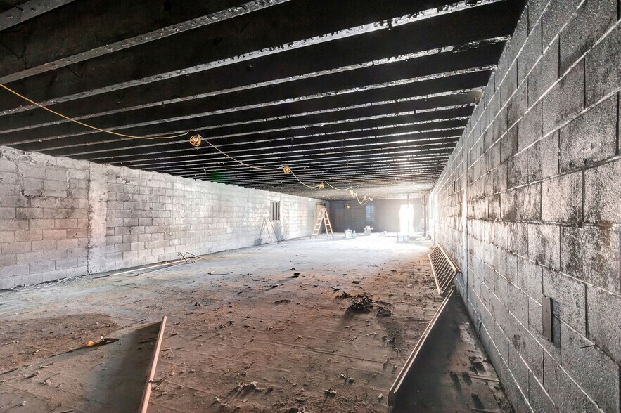 More Photos Of 729 Scott St, Covington General Retail For Sale