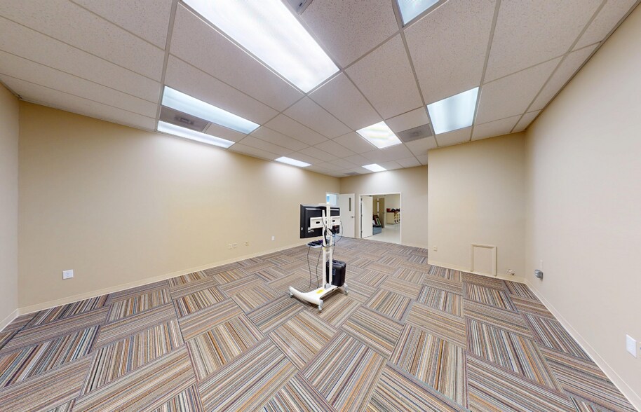 More Photos Of 3846 Electric Rd, Roanoke Freestanding For Sale