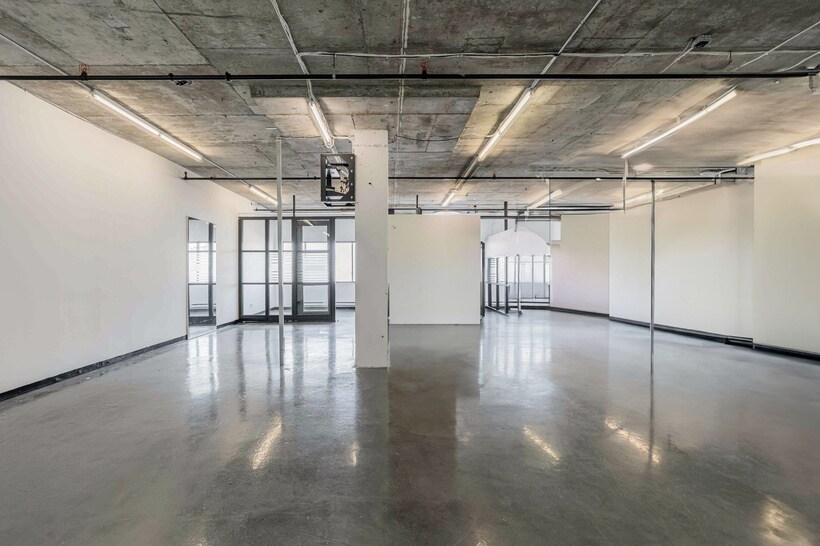 More Photos Of 323-355 Rue Chabanel O, Montréal Office For Lease