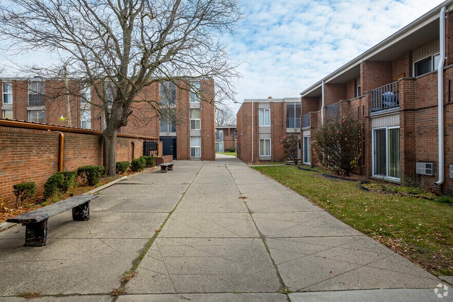 More Photos Of 19320 Greenfield Rd, Detroit Apartments For Sale