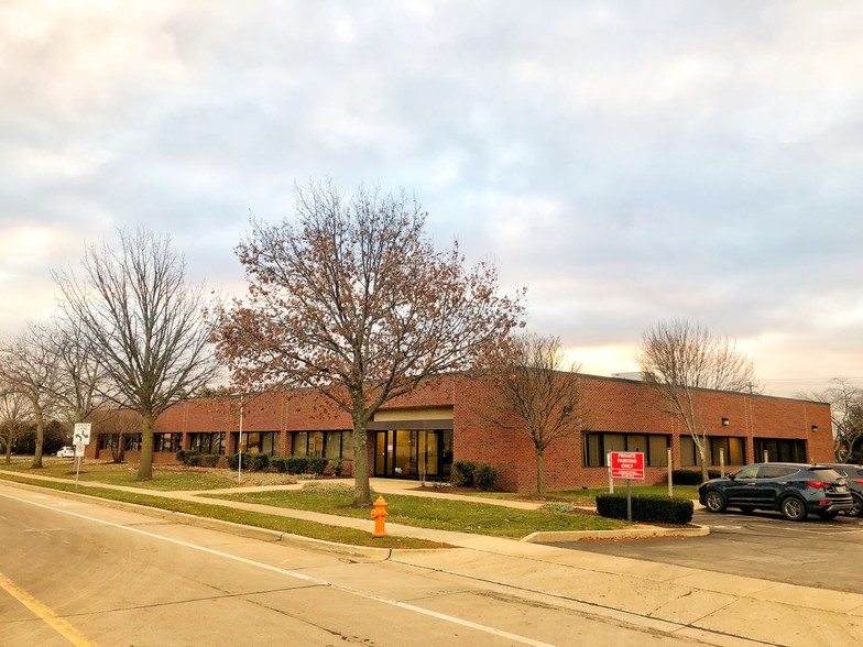 Primary Photo Of 201 Devonshire Dr, Champaign Medical For Lease