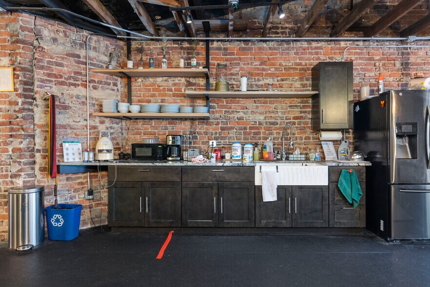 More Photos Of 2614 W Cary St, Richmond Freestanding For Sale