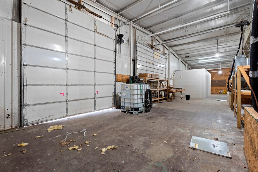 More Photos Of 57530 E Highway 59, Fairland Manufacturing For Sale