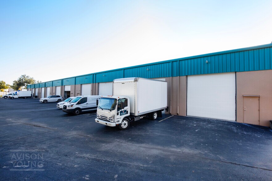 More Photos Of 3506 St. Valentine Way, Orlando Warehouse For Lease