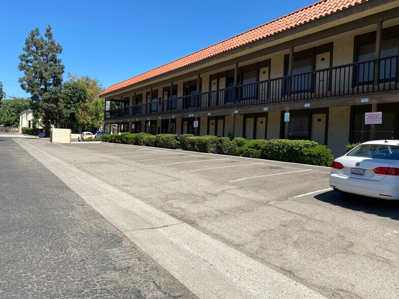 More Photos Of 1625 E 17th St, Santa Ana Office For Lease