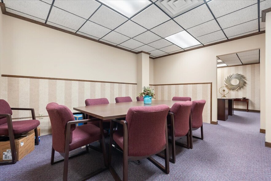 More Photos Of 601 Avery St, Parkersburg Office For Sale