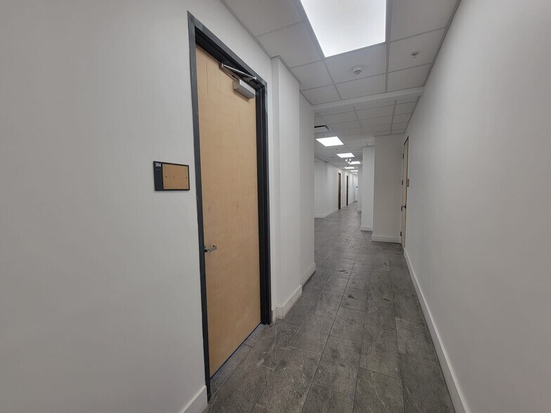 More Photos Of 10450 NW 33rd St, Doral Office For Sale